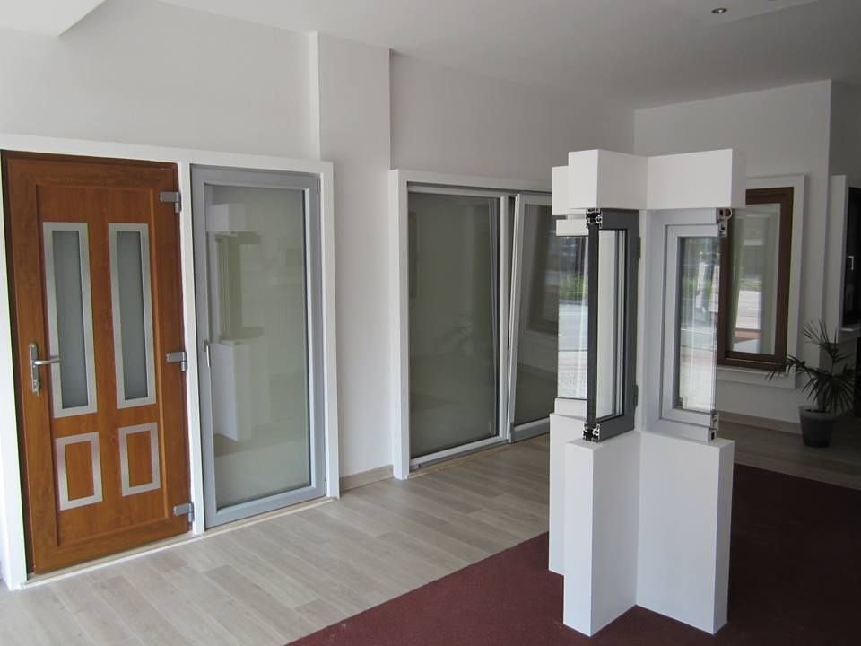 Deuren in showroom Avangarde